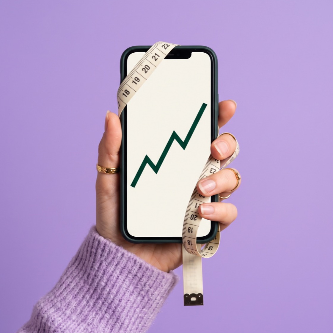 Smartphone mit steigender Trendkurve, umwickelt von einem Maßband